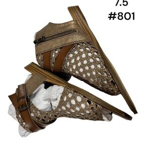 New Blowfish Gold Accent‎ Brown Gladiators Size 7.5